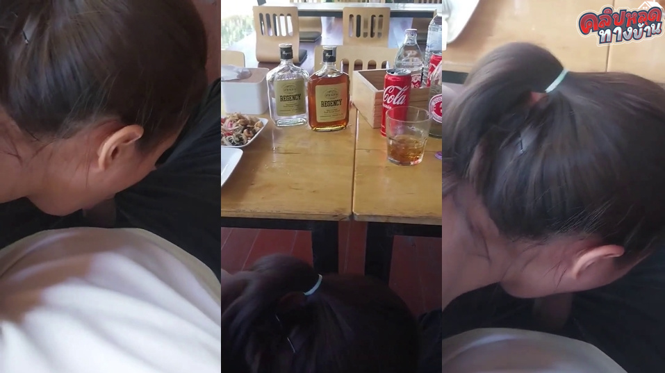 คลิปหลุดทางบ้าน สาวทางบ้านเงี่ยน นั่งกินข้าวกับผัวเสร็จไม่รู้ไปลงที่ไหนก้มหัวอมควยให้ผัวเลยอย่างเด็ดกล้าทำไปได้ไงไม่รู้ไม่กลัวคนเห็นหรอ แล้วกินส้มตำมาแสบควยแน่มึงคนโดนอม